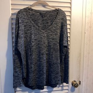 Rock and Republic - L long sleeve v-neck shirt black and white